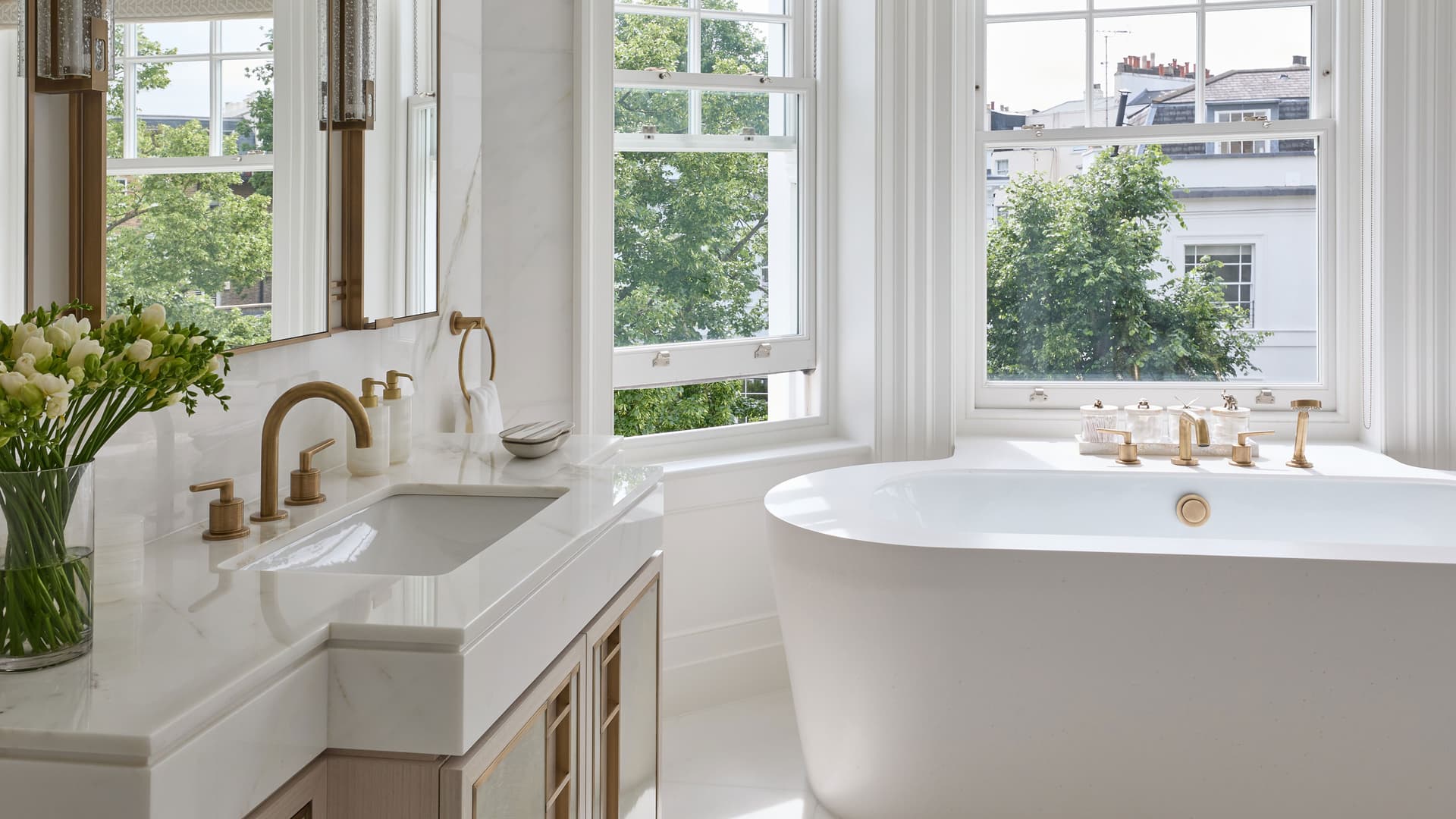 Elegant Bathrooms: Expert Tips for a Timeless Look